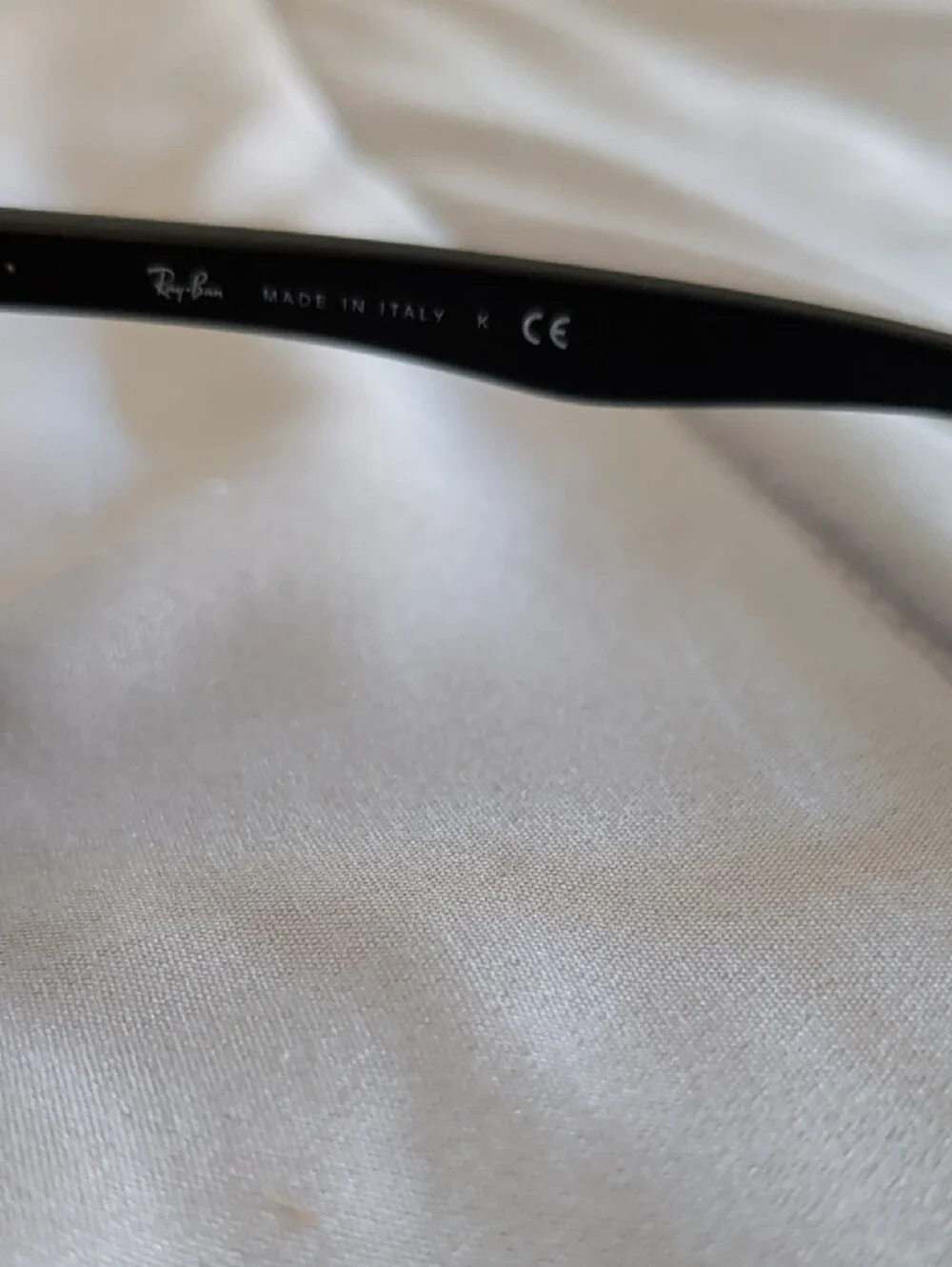 Ray-Ban Black and Gold Sunglasses with Case And Lens Cloth